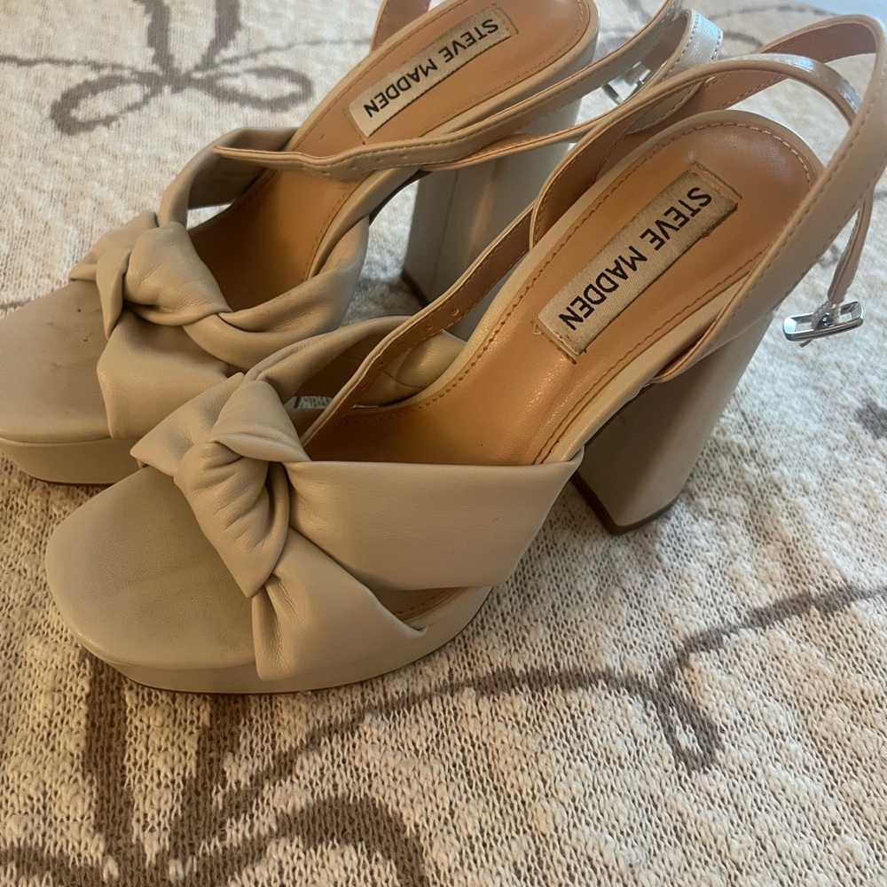 Steve Madden Women's Beige Bow Platform Heels